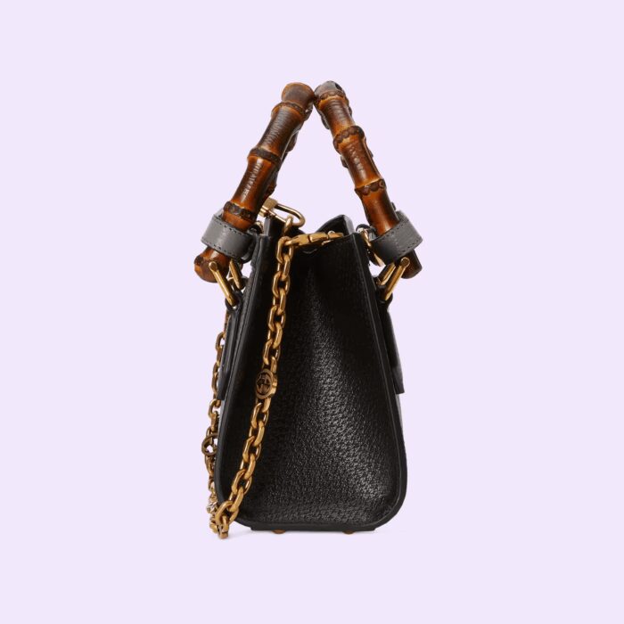 sans-serif; font-size: 12px; vertical-align: baseline; color: #4b4b4b; background-color: #ffffff;">A new shape for Cruise 2023 Gucci Cosmogonie