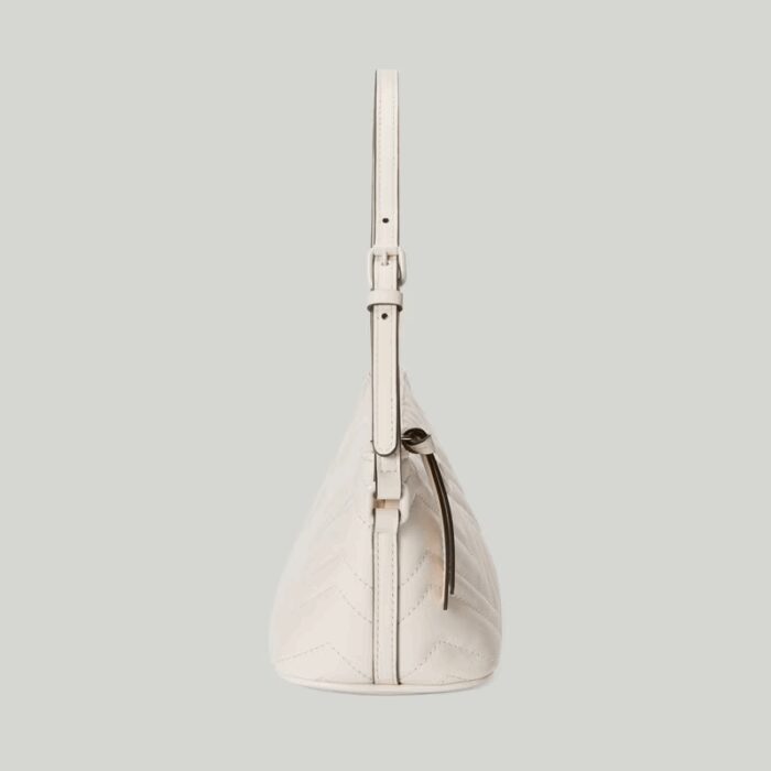 matching Gucci's contemporary vision. Presented here in white leather