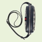 so it has appeared in each collection for ten years and has become a classic material for the brand. This Ophidia mini shoulder bag comes in a classic colorway.