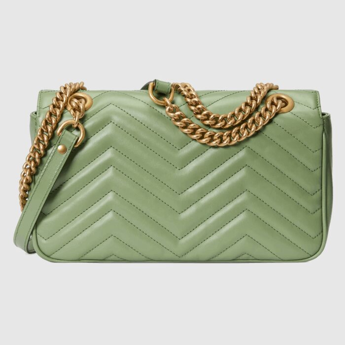 sans-serif; font-size: 12px; vertical-align: baseline; color: #4b4b4b; background-color: #ffffff;">The softly structured shape of the small GG Marmont chain shoulder bag is defined by the antique gold-toned Double G hardware. The sliding chain strap can be worn multiple ways