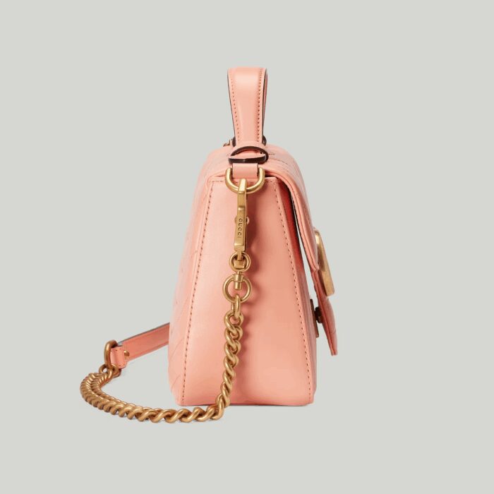 crafted in matelassé leather following curved lines.