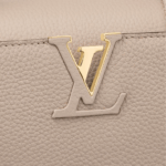 it features a flap which can be worn two ways: outside to reveal a Monogram Flower