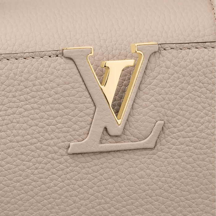 it features a flap which can be worn two ways: outside to reveal a Monogram Flower