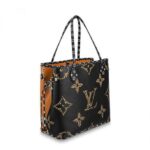 Detailed Features12.20 x 11.22 x 6.69 inches( length x height x width )•L 12.2 x H 11.2 x W 6.7 inches•Black and Caramel• Monogram-coated canvas•Monogram coated-canvas trim•Textile lining•Gold-color hardware•2 flat handles (drop: 20 cm/7.9 inches) for hand