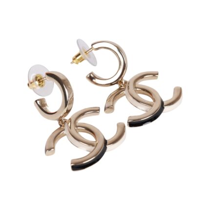These hoop drop earrings are in the signature CC logo with enamel trim.