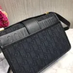 this bag consists of three materials: box