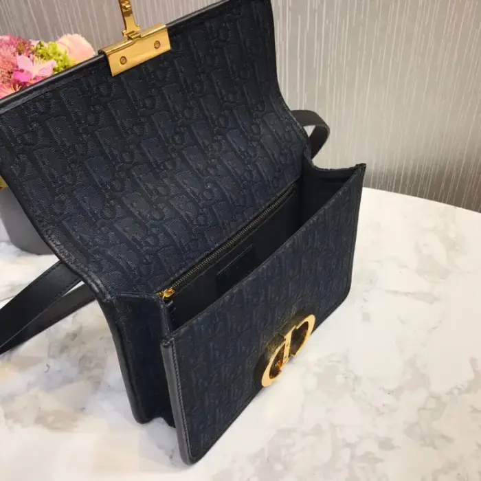 the bag features a back pocket