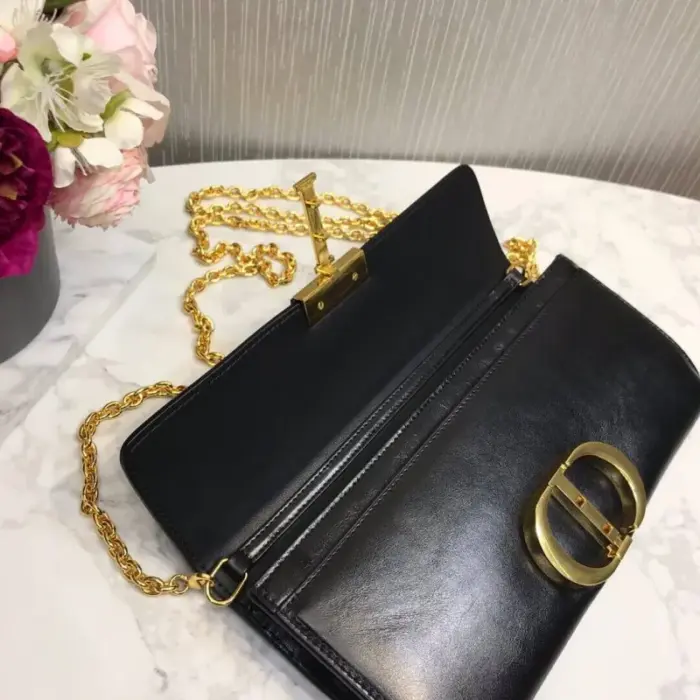 or across the body. Its sleek and timeless design makes it a must-have accessory for any fashion-forward individual.Elevate your style with the Christian Dior 30 Montaigne Calfskin Clutch Chain Bag M9206. Get your hands on this iconic piece from the reputable Dior brand and experience luxury like never before.