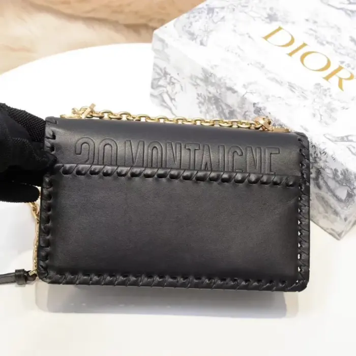 this bag is the perfect accessory for any occasion.Crafted from high-quality calfskin
