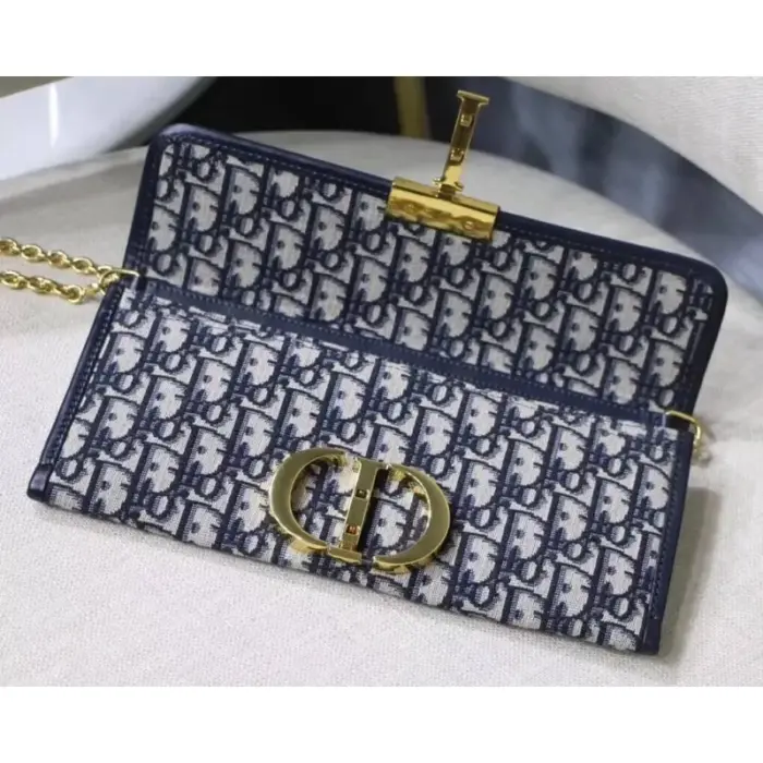 or across the body. The iconic 30 Montaigne collection by Dior ensures that this bag will be a timeless addition to your accessory collection.Add a touch of luxury to your outfits with the Christian Dior 30 Montaigne Jacquard Canvas Clutch Bag M9206. Experience the exclusive appeal of Dior’s renowned craftsmanship and elevate your style to new heights.