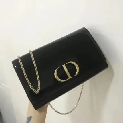available in a sleek size of 22 cm W x 14 cm H x 4 cm D. This stunning piece from the 30 Montaigne collection is designed to capture the essence of sophisticated simplicity.Adorned with a tasteful ‘CD’ logo at the front