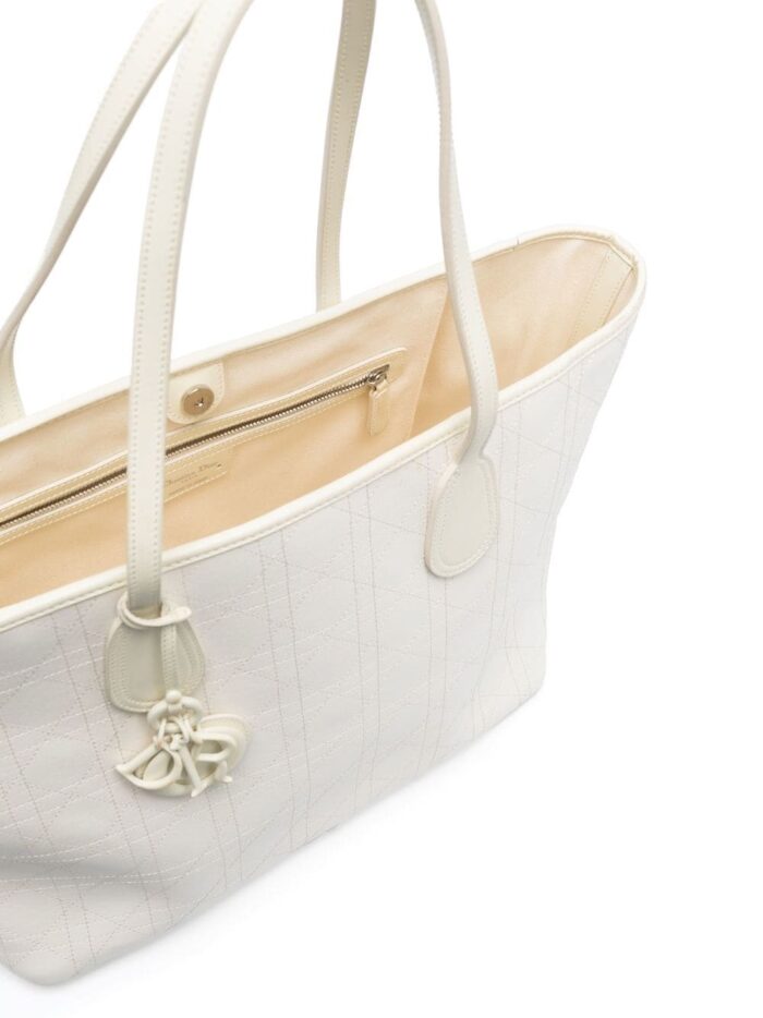 sans-serif; font-size: 16px; background-color: #ffffff;">Christian Dior Cannage logo lettering tote