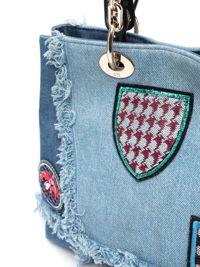 sans-serif; font-size: 16px; background-color: #ffffff;">Christian Dior's pre-owned D-Light denim handbag