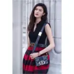 featuring a prominent CD clasp for added sophistication. The bag comes with a wide adjustable and detachable shoulder strap