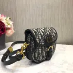 this bag adapts to your needs.As a luxurious touch