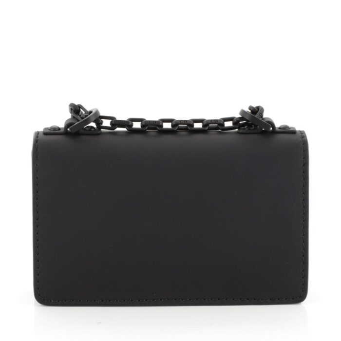 slot handclasp