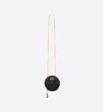sans-serif; background-color: #f6f6f6;">The Dior Caro round pouch is both elegant and versatile. Crafted in black supple calfskin with Cannage stitching