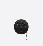 it features a zipped gusseted compartment to accommodate all the small essentials. The pouch