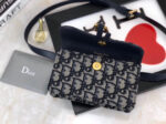 sans-serif; font-size: 12px; background-color: #ffffff;">- Dior Oblique jacquard canvas with calfskin leather details
