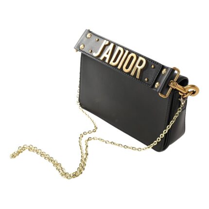 sans-serif; font-size: 16px; white-space: pre-wrap;">1. The shoulder straps of this bag are back-fitted;
