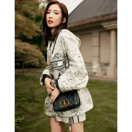 this bag is a stunning addition to any collection.Crafted in black calfskin