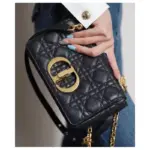 allowing you to customize your style. It can be carried by hand