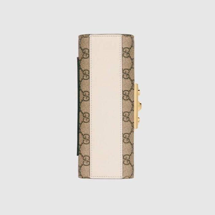 sans-serif; font-size: 16px; background-color: #ffffff;">The structured Padlock small shoulder bag is crafted in GG Supreme canvas and white leather. The bag features the collection's signature padlock closure