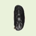 the rounded shape is enriched with the Double G detail. Featuring a detachable chain strap