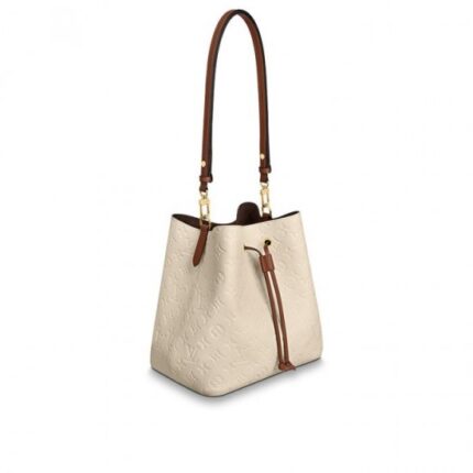 by hand with the removable top handle or over the shoulder and cross-body
