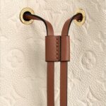 max. 54 cm/21.3 inches) with press studs for shoulder or crossbody carry•2 compartments•Zipped central pocket•Metal eyeletsMore Information