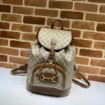 combining classic elements with a modern twist.Crafted from high-quality GG Supreme canvas and leather