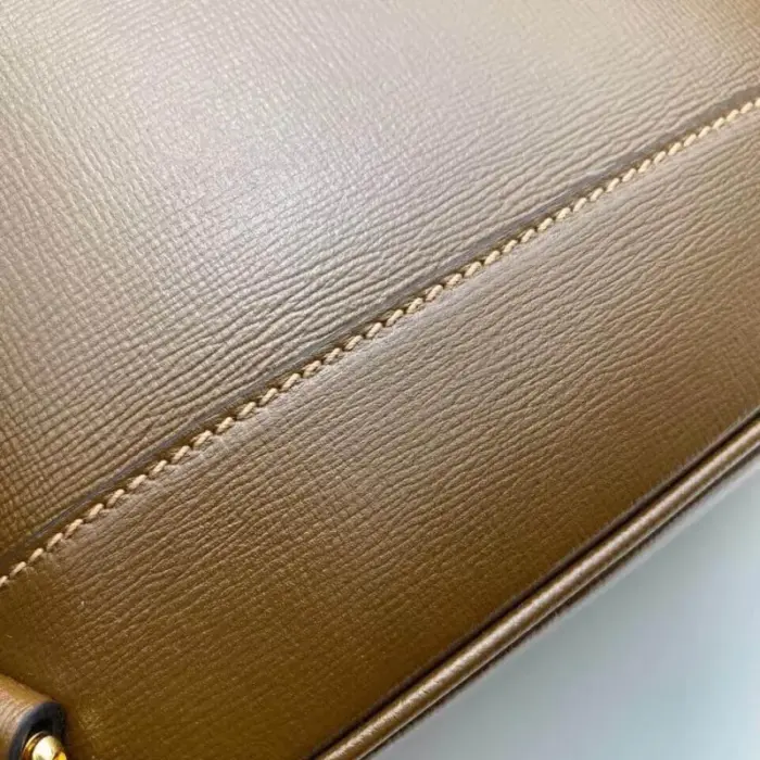 creating a luxurious and timeless look. The cotton linen lining adds a soft and sophisticated touch to the interior.Inside the backpack