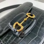with one zipper pocket and one open pocket to keep your belongings organized.The shoulder strap is equipped with snap buttons