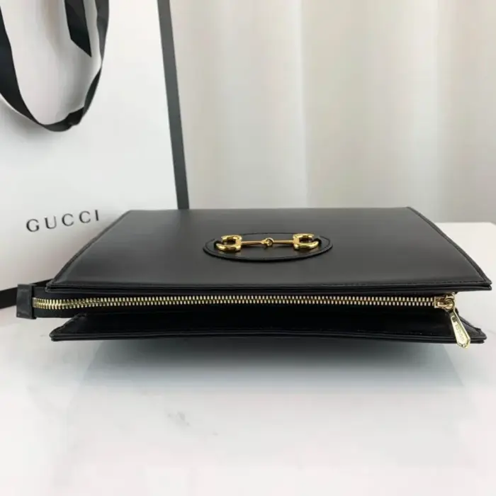 the pouch is equipped with a reliable zipper closure. With its exquisite design and impeccable craftsmanship