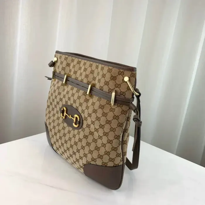 the bag showcases the renowned Horsebit design