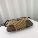a symbol synonymous with Gucci and borrowed from the equestrian world.Crafted from beige and brick red Original GG canvas