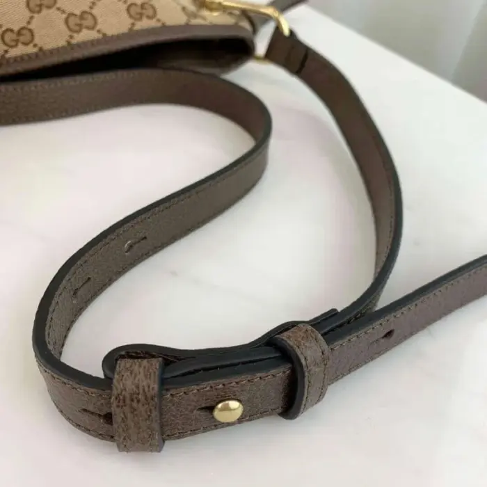 adding a touch of luxury to the piece.Inside