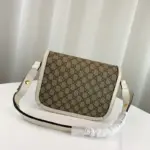 the bag is lined with microfiber material that has a suede-like finish. The bag also comes with a special mechanism that allows you to adjust the length of the shoulder strap
