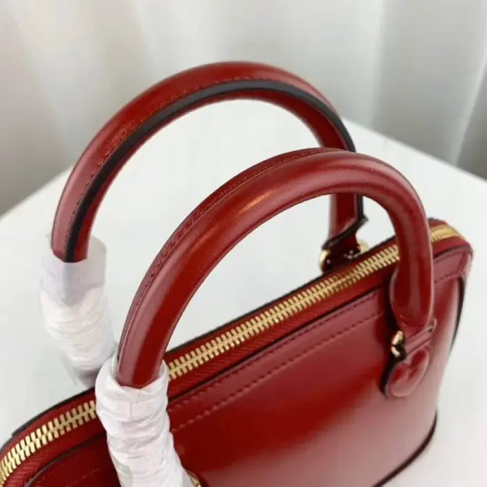 you’ll find a luxurious cotton linen lining