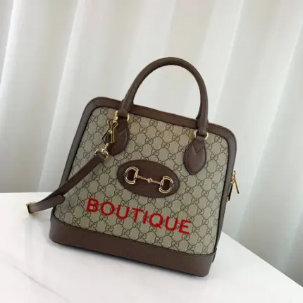 making it the perfect size for everyday use.The Gucci 1955 Horsebit top-handle bag belongs to the iconic collection bearing its name. Inspired by a bag created over six decades ago