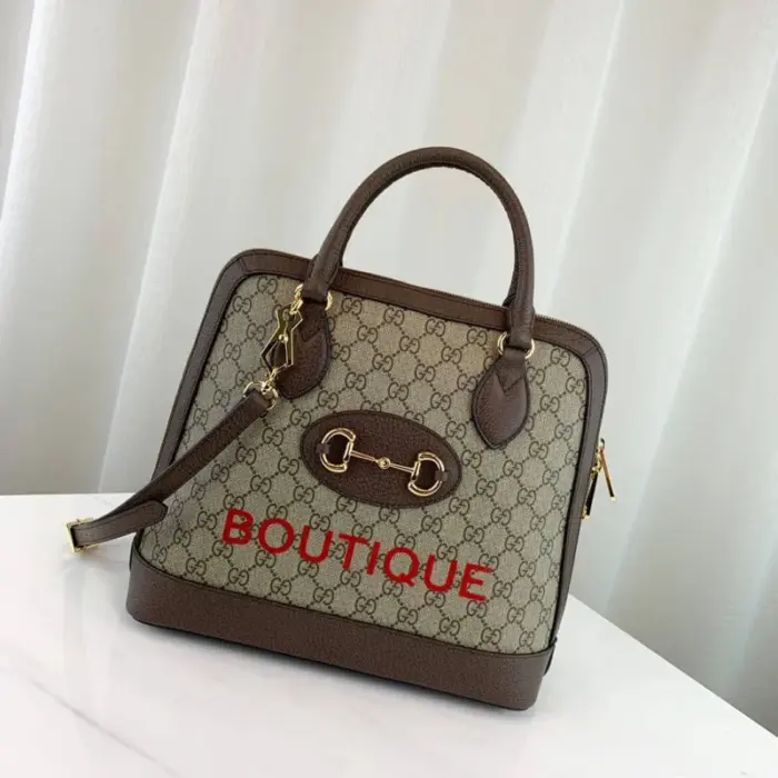 making it the perfect size for everyday use.The Gucci 1955 Horsebit top-handle bag belongs to the iconic collection bearing its name. Inspired by a bag created over six decades ago