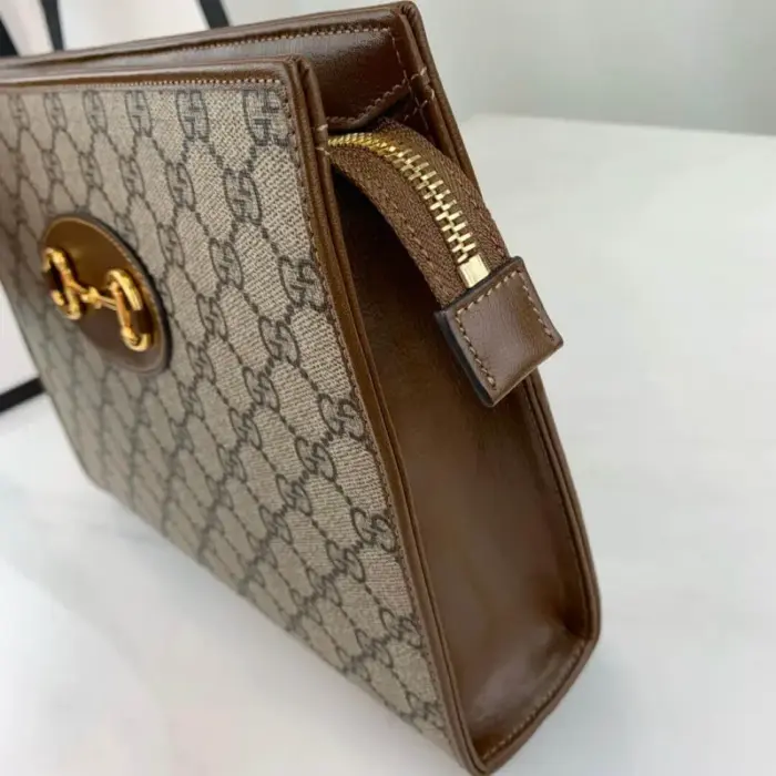adding a touch of sophistication to its design.The interior of the pouch is lined with microfiber that has a luxurious suede-like finish. Additionally