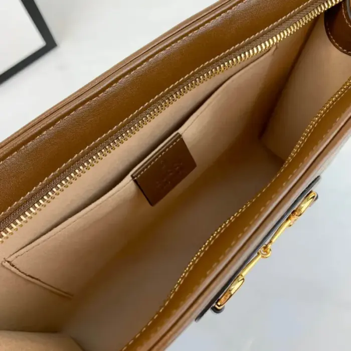 it features the signature horsebit detail