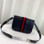 this bag captures the essence of the original style while adding a modern touch.The bag features the signature Horsebit design