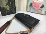 this bag showcases the iconic Horsebit hardware that is synonymous with Gucci’s timeless design. It features an inside open pocket