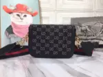 showcasing the historic origins of its material in a captivating way. The timeless blend of blue and beige in the iconic GG Supreme canvas brings a sense of nostalgia to the Gucci Love Parade collection. This mini bag perfectly captures the classic essence of the Gucci Horsebit 1955 line.Crafted with meticulous attention to detail
