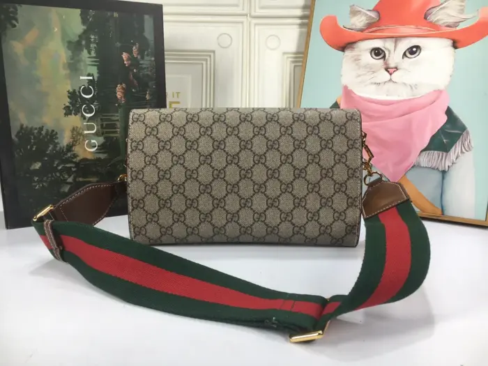 this bag exudes timeless elegance. The iconic Horsebit hardware adds a touch of sophistication to its design.Inside