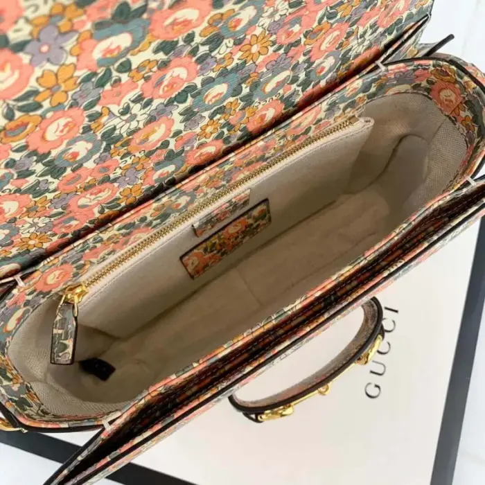 complemented by gold-toned hardware. The cotton linen lining adds a touch of luxury to the interior.Featuring the iconic horsebit detail at the front and half horsebit details at each side
