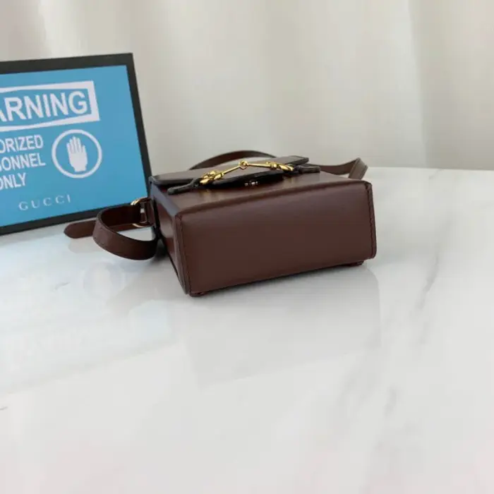 adding a touch of elegance to its overall aesthetic. Its microfibre lining with a suede-like finish ensures a luxurious feel and protects your belongings.What makes this bag even more desirable is its environmentally friendly production process. The leather used is made through an alternative chrome-free tanning method
