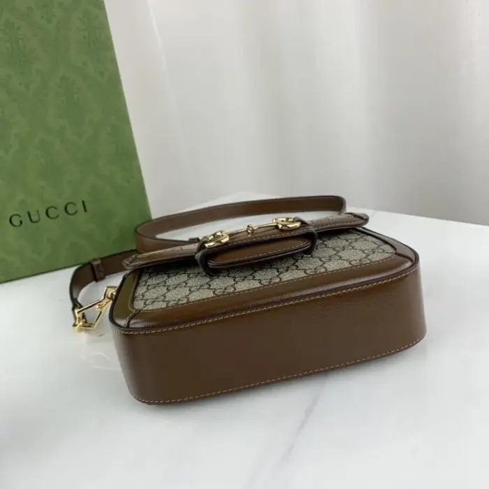this bag captures the essence of the original Gucci creation. From the impeccable stitching to the high-quality materials